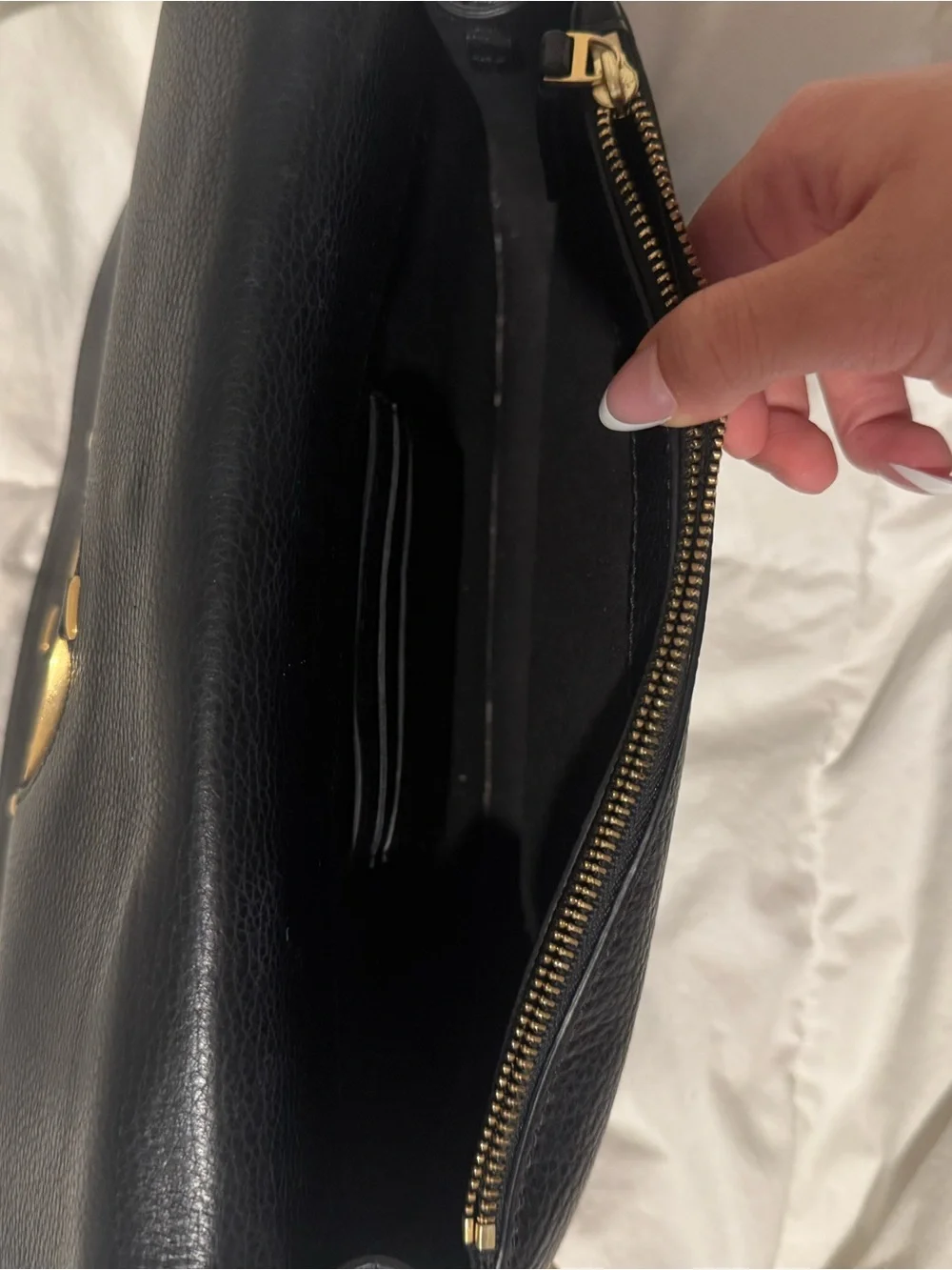 Tory Burch Black Pebbled Leather Crossbody with Gold Logo - Picture 3 of 4